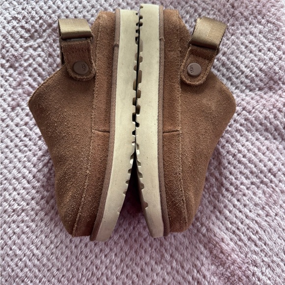 UGG Goldenstar Clog size 6 - Picture 3 of 11